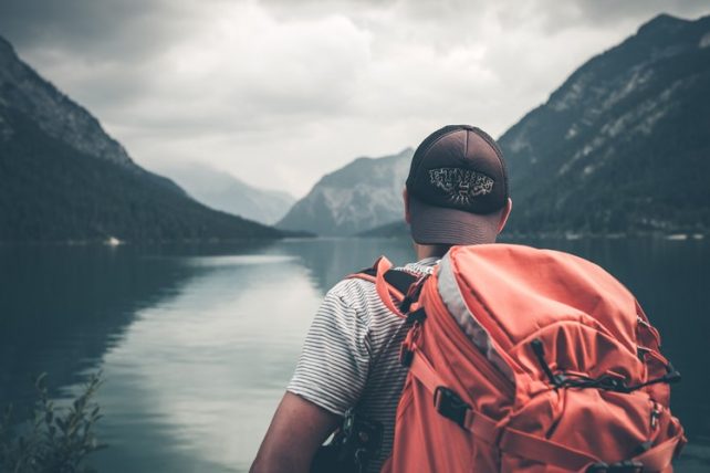 como se manter financeiramente viajando