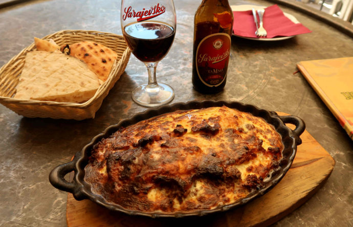 moussaka e cerveja bósnia