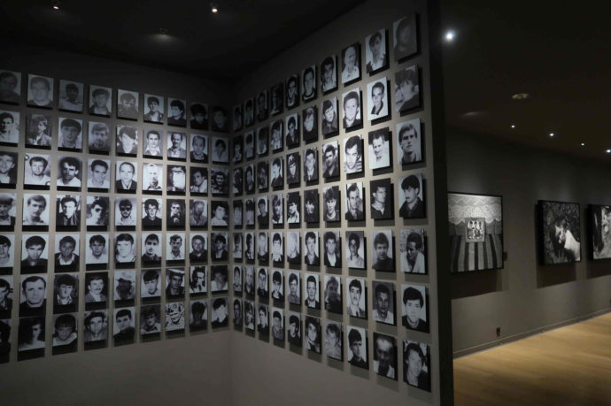 exposição sobre o massacre de srebrenica