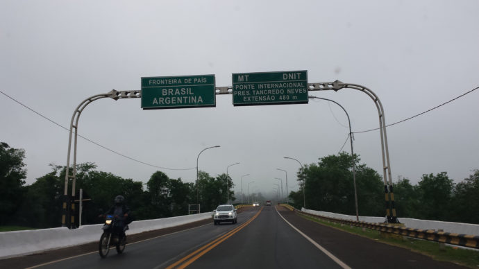 fronteira entre brasil e argentina - viagem a foz do iguaçu