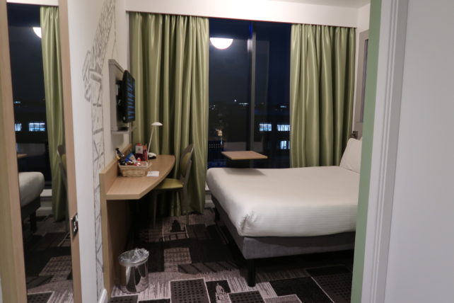 quarto do hotel ibis styles george square