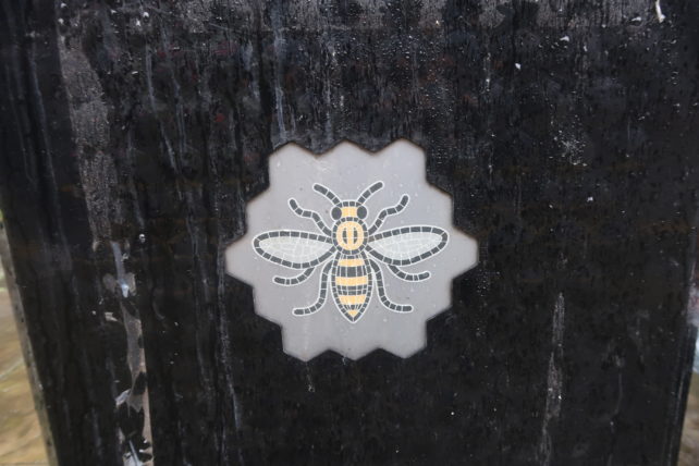símbolo de abelha em manchester