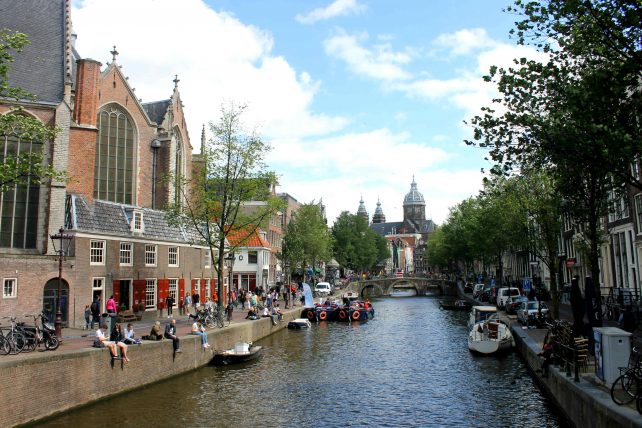 canal em amsterdam