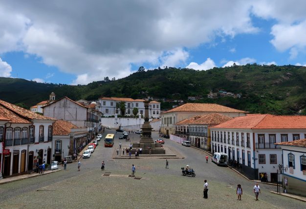 Jogo de Xadrez em Pedra Sabão feito a mão direto de OURO PRETO. O