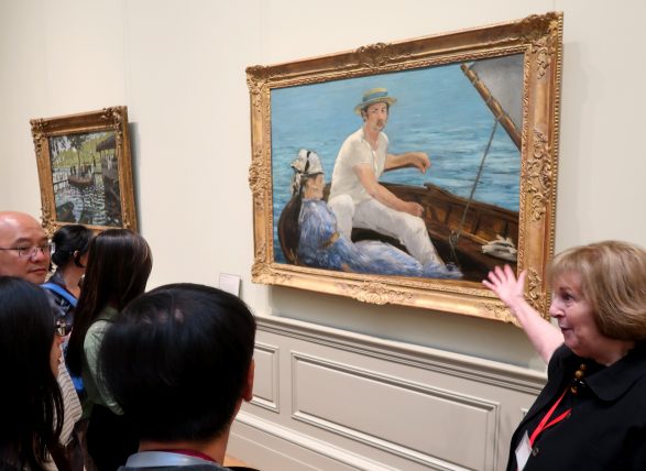 turistas visitando museu em nova york
