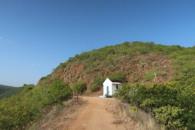 pequena capela na trilha