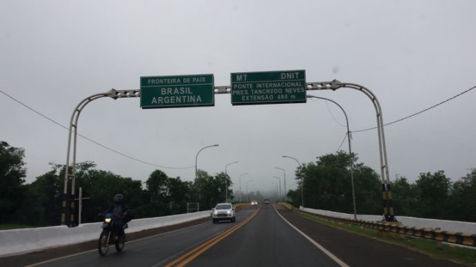 fronteira entre foz do iguaçu e puerto iguazú