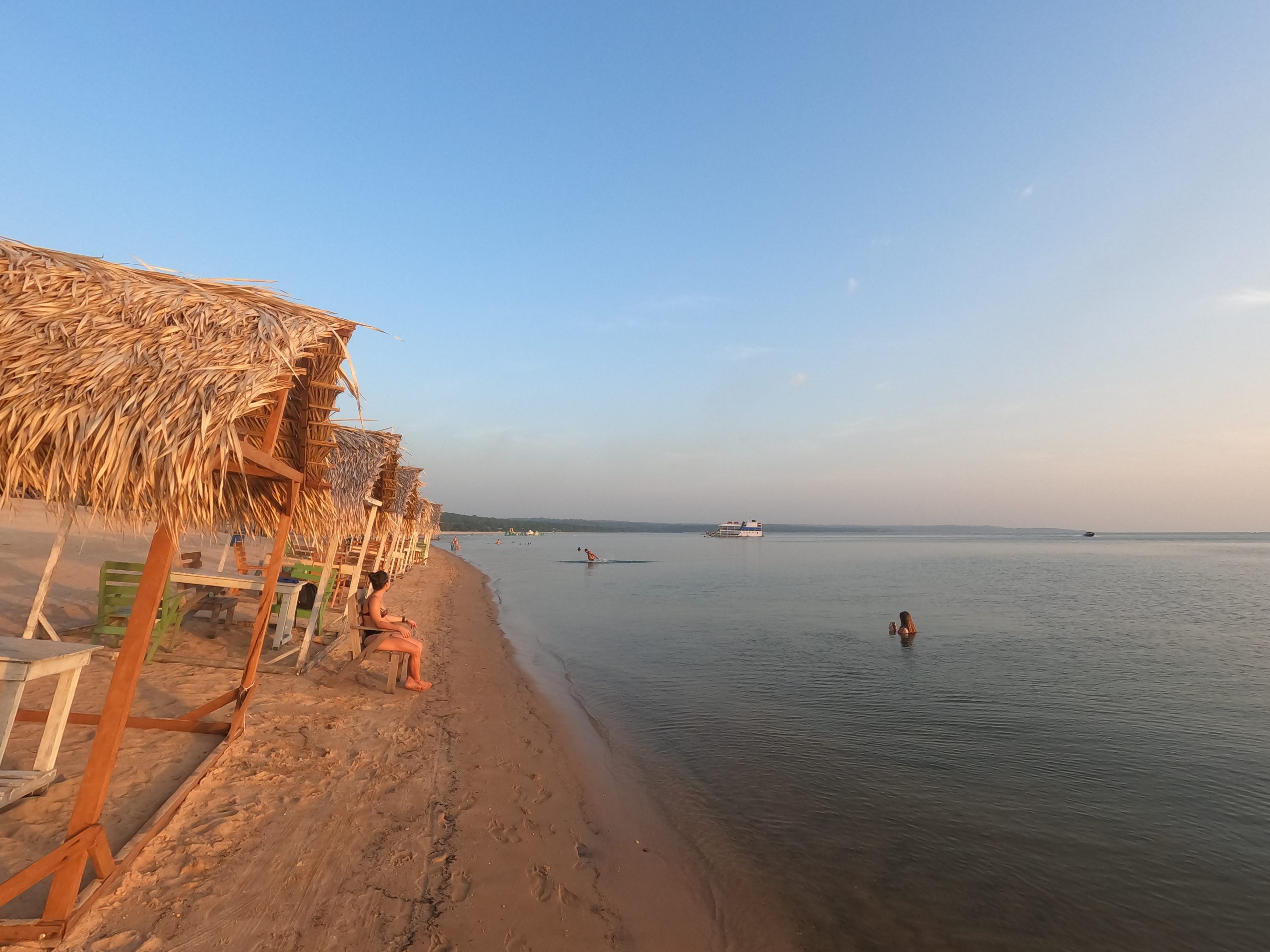 praia do pindobal no pôr do sol