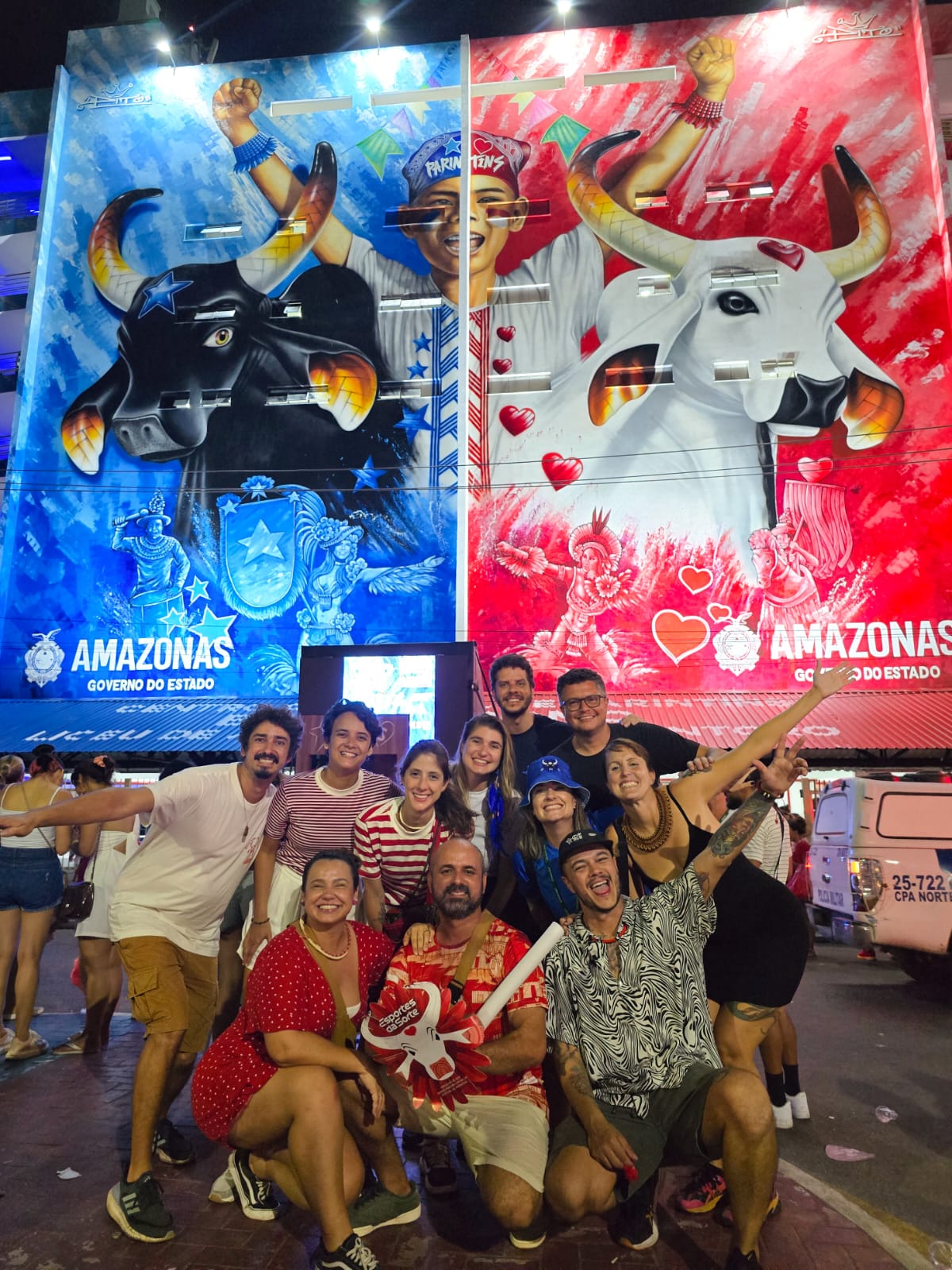 O que faz o Festival de Parintins despertar tanta paixão? Conheça a origem da festa e leia relatos e dicas de frequentadores.