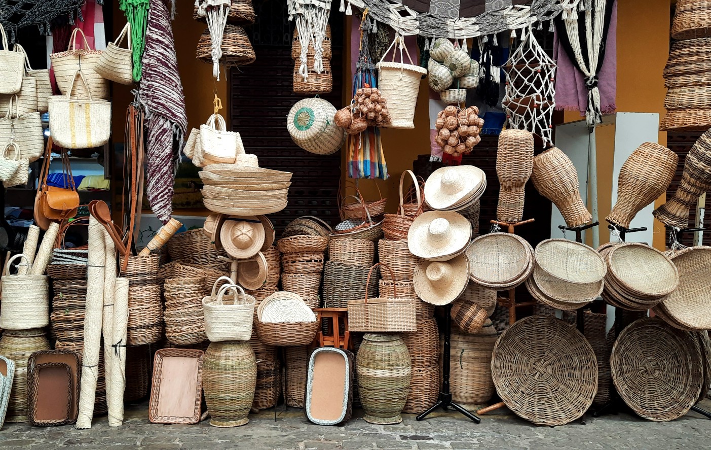Thales Ferraz Handicrafts Market